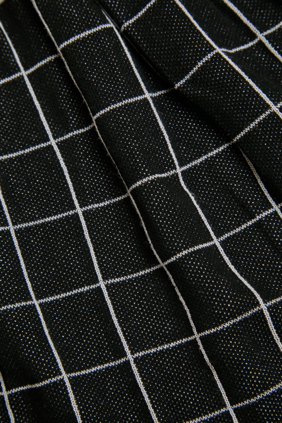 BLACK/WHITE