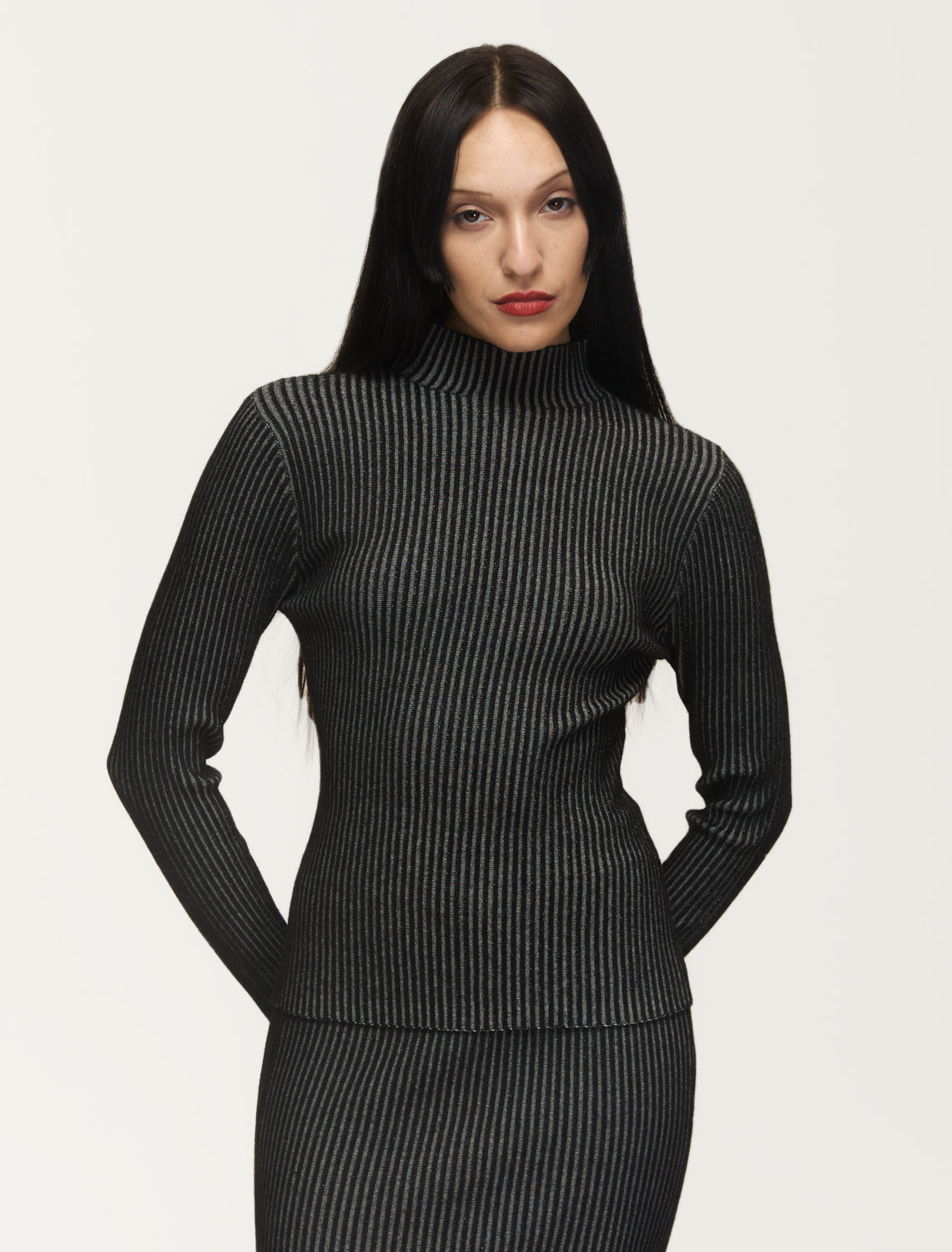 BLACK/ECRU