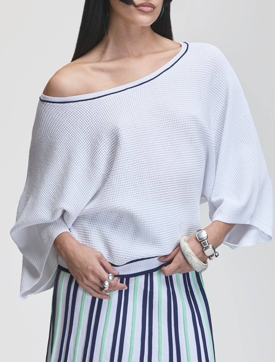 WHITE/NAVY