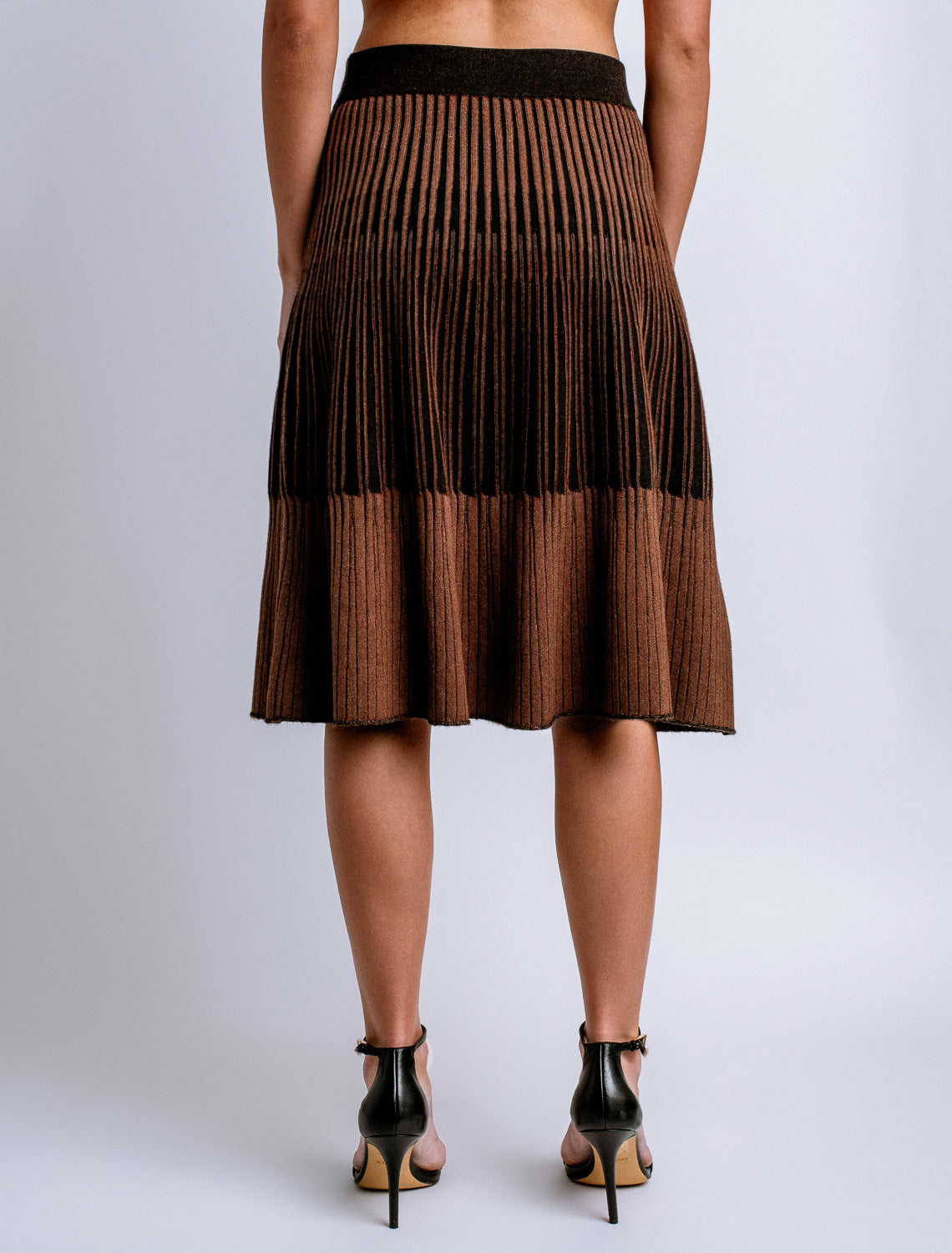 BLACK/BROWNIE