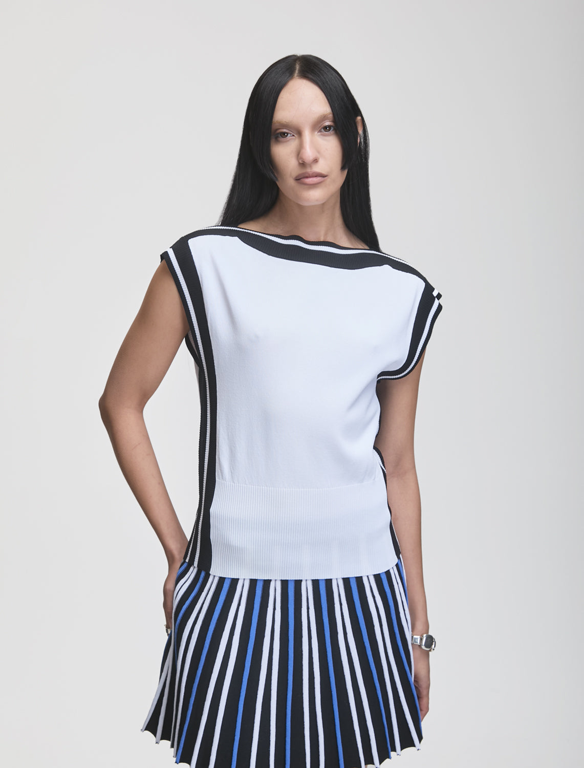 WHITE/BLACK