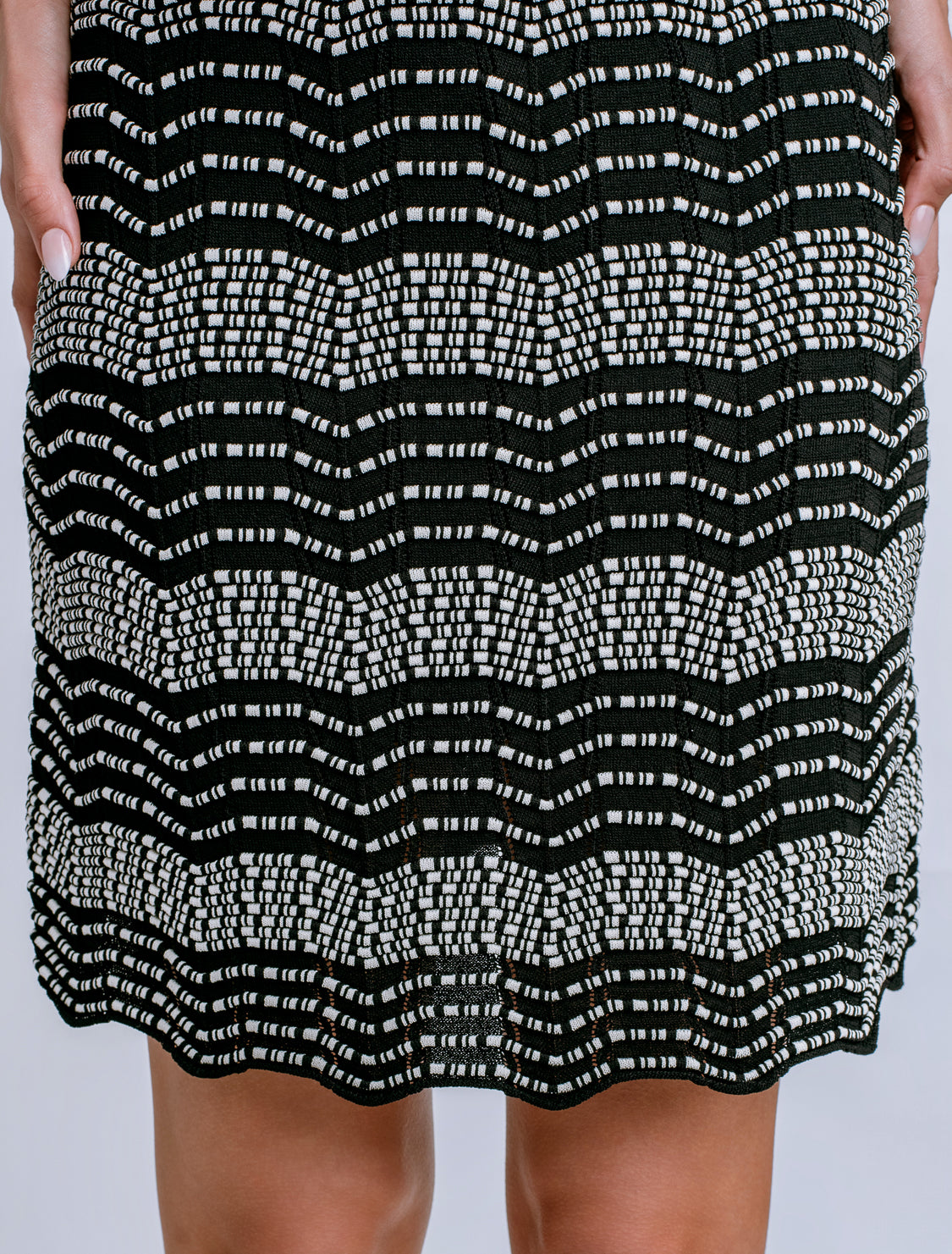 BLACK/IVORY