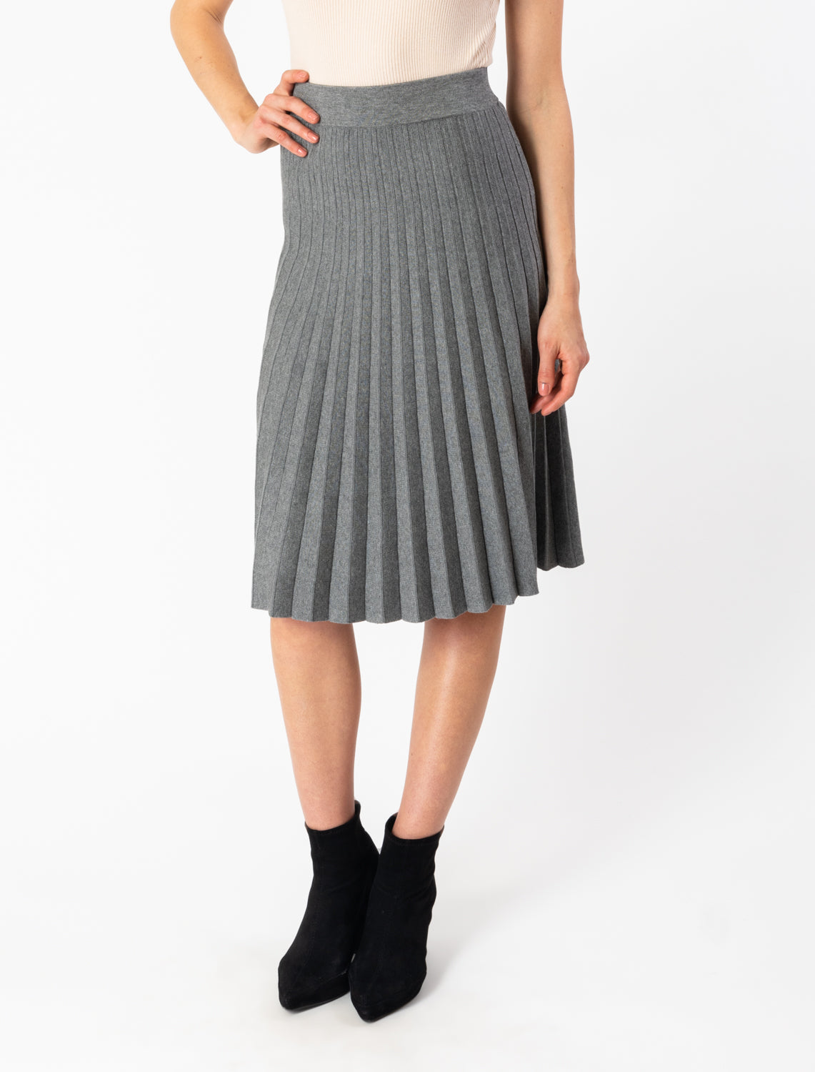 MEDIUM GREY